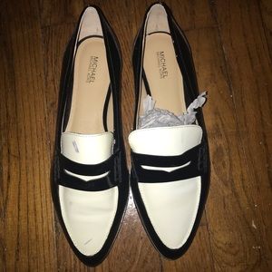 Brand New Michael Kors Connor Pointed toe loafers      size 8.5 with damages.